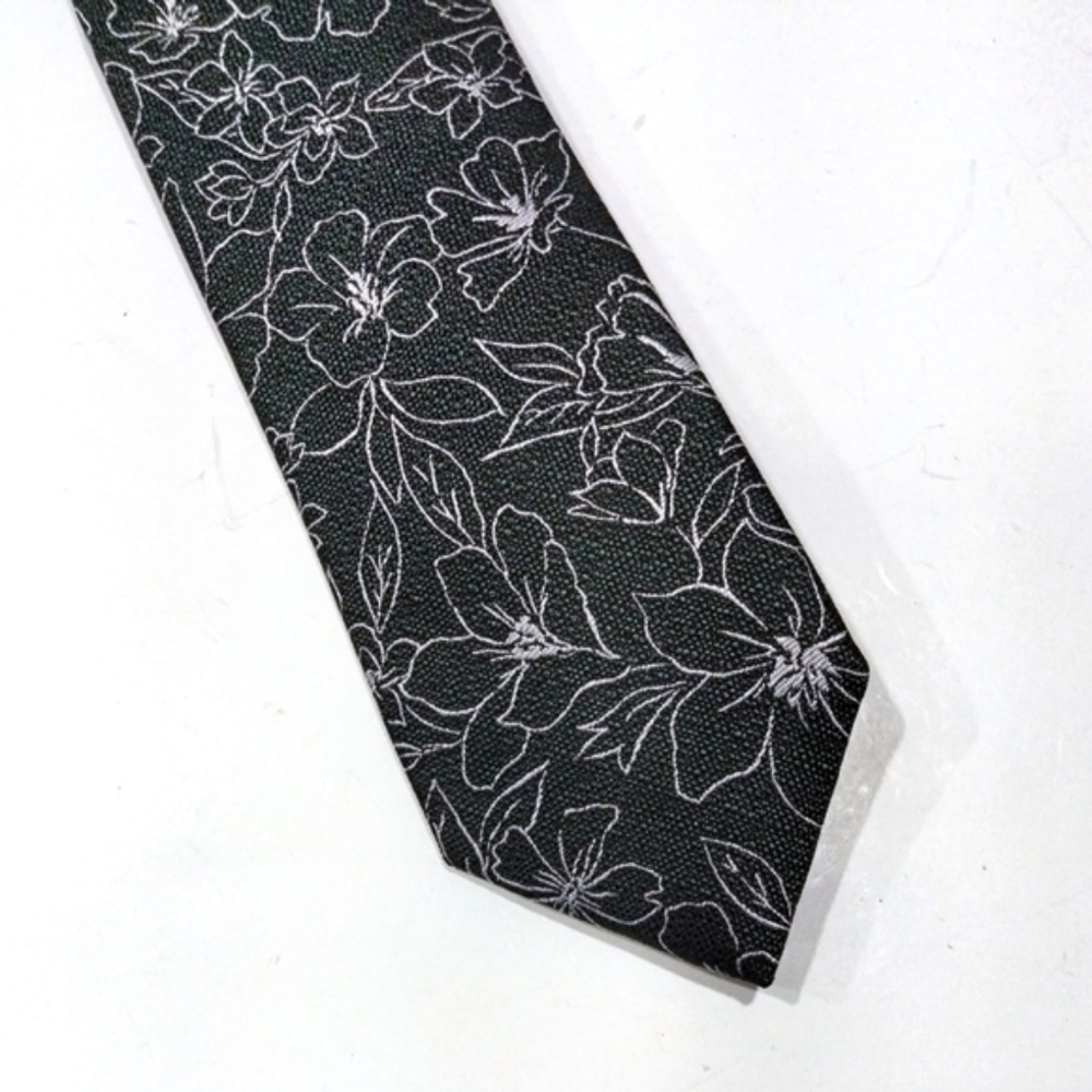 Goodfellow & Co. Men's Neck Tie Dark Gray Green & Silver Flowers 2.75" Wide NWT